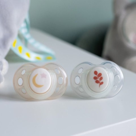 TOMMEE TIPPEE TTP43340094 Smoczki uspokajające NIGHT TIME 18-36m mix 2pak TOMMEE TIPPEE TTP43340094 Smoczki uspokajające NIGHT TIME 18-36m mix 2pak